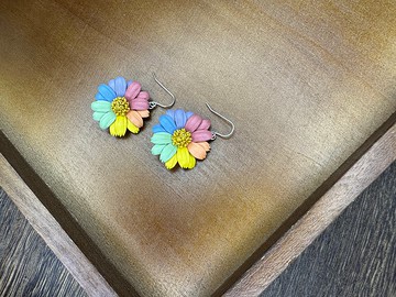 彩虹皮革雛菊耳環│耳針│耳鈎│耳夾【花】