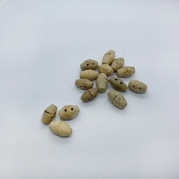 Hana Mokuba – 天然竹雕牛角釦(小) (一包)