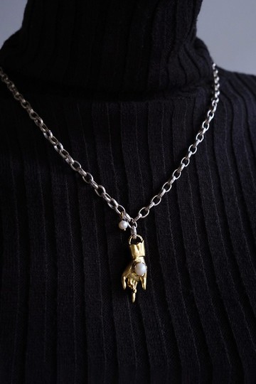 黃銅 珍珠 手形墜飾 / Study of a hand from nature