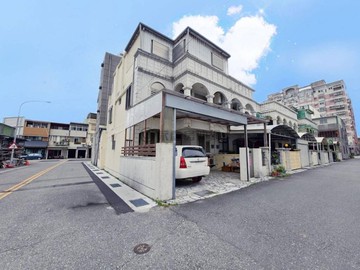 專售美崙化道路近千坪公園邊間七米大車庫孝親美墅｜花蓮縣花蓮市化道路