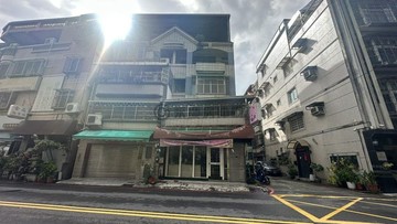 絹姐31期亞灣丨民權國小旁正3F賺錢金店住｜高雄市前鎮區民裕街
