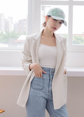 奶油色西裝外套