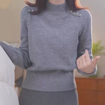 愛依依 針織衫 毛線衣 配大衣 套頭 保暖 新款半高領釘珠灰色針織衫顯瘦百搭上衣-12756.