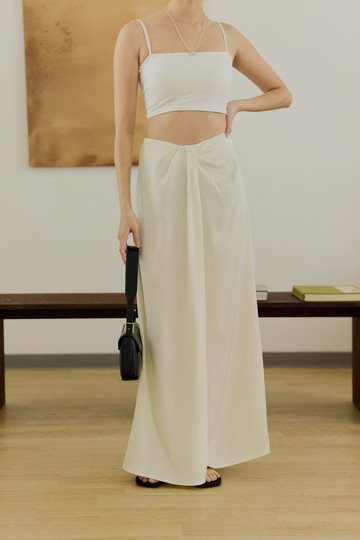 霧光緞面腰摺設計長裙(米白)