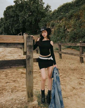 獨一無二的浪漫女神；露肩扭結BraTop+褲裙 兩色