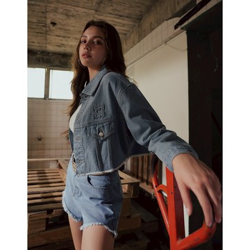 AIR SPACE 貼布LOGO不收邊短版牛仔外套(淺灰/淺藍) 女裝 現貨