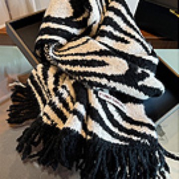 【Decoy】斑馬線條 時尚流蘇仿羊絨保暖披肩圍巾
