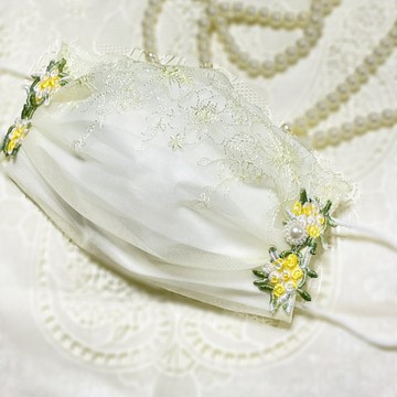 ♥♥想要讓不織布口罩也能時尚配戴嗎？♥♥這是清爽檸檬黃蕾絲網紗口罩套喔。♥♥