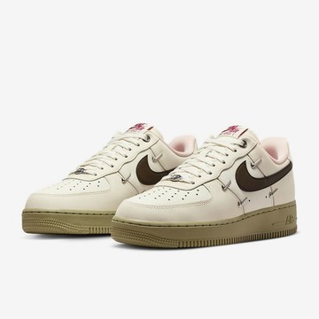 【NIKE】AIR FORCE 1 '07 LX CNY 女 休閒鞋 馬年限定款  小銀勾 IQ9802-022