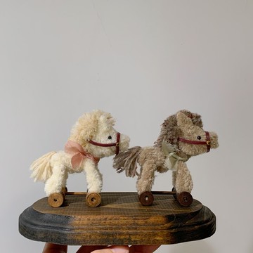 ROPEshop之【Go Go Pony】絨毛小馬玩具馬年景品擺件。