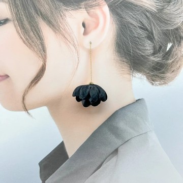 Morrigan 暗黑女神圓潤黑多瓣層次感耳環