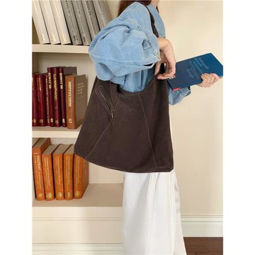 竹筍喵喵 小眾設計絨面磨砂托特包女2025秋冬大容量松弛感單肩包