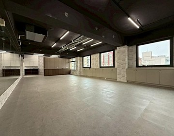 中壢市中心唯一䆁出 可租可售 黃金三角窗電梯店面｜桃園市中壢區中山路