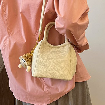 免運🏆小衆時尚百搭手提包2025新款洋氣簡約休閒大容量高級感單肩斜挎包側背包 斜背包 託特包 水桶包 乞丐包 韓國包包