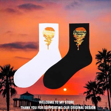 【PAGANS STORE】美式 Qcloud House 日落 倒影 景色 中筒襪 長襪 襪子 (2 color)
