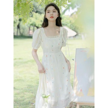 方領泡泡袖連衣裙女設計感小眾夏季法式甜美溫柔風韓系收腰長裙子