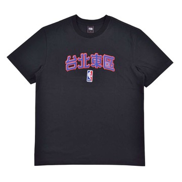 【NBA Store限定發售】NBA 台北東區 立體字樣 短袖上衣 黑