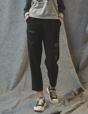 ★【喜芝梅】園藝概念拼貼機何長褲(兩色；M-2L) 223330125