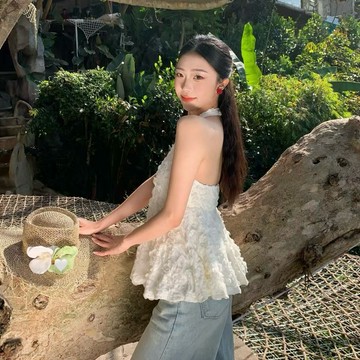【現貨快速寄出🔜】𝒉𝒆𝒓𝒎𝒐𝒔𝒐爆款推薦｜盛夏花海掛脖露背背心・清新花朵小性感上衣#1595