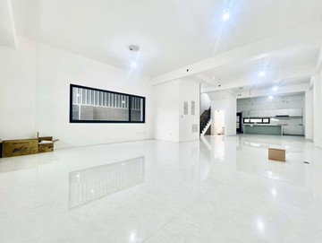 南屯單元三｜大地坪臨路四房三車電梯別墅｜台中市南屯區永春路