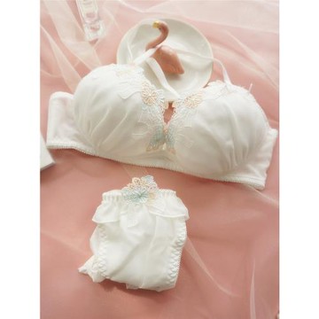 日本薄杯無鋼圈少女文胸套裝 深V純白色舒適內衣內褲可愛小清新