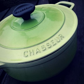 (絕版福利品)CHASSEUR 鑄鐵圓鍋-青檸綠(黑琺瑯)
