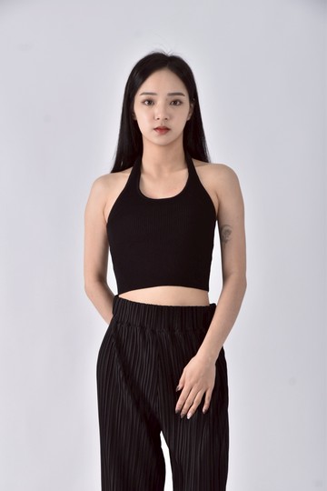 (S) 【徐翎Lynn私服】chen chen繞脖黑色上衣