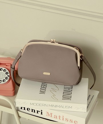 【KINAZ】口金拉鍊雙層雙面斜背WOC貨幣包-噗嚕軟灰-喀噠系列(BX96533-91)