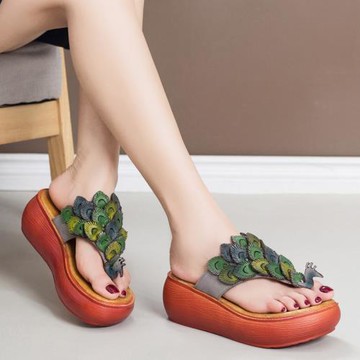厚底人字拖女民族風原創手工孔雀夾趾拖鞋夏季新款真皮坡跟涼拖