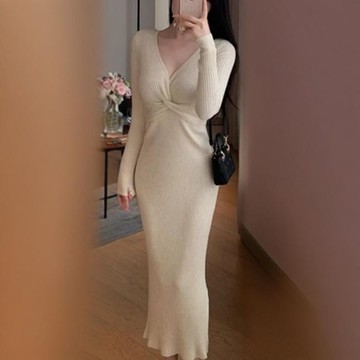 ParrotFashion 針織洋裝 秋冬毛衣裙女中長款緊身收腰長裙設計扭結V領長袖針織洋裝