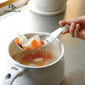 CB JAPAN atomico系列 日本燕三条製 不鏽鋼平口帶孔易切分離易舀取特殊湯勺