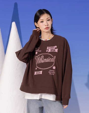 繩鼓造型圖案不對稱剪接大學T(兩色)