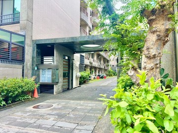 中都重劃區 愛河旁一樓孝親房三代宜居 有充電樁｜高雄市三民區中和街