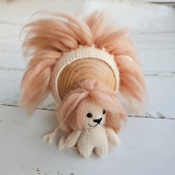 熊貓新生兒的帽子套裝。動物嬰兒玩具。針織小熊拍照道具