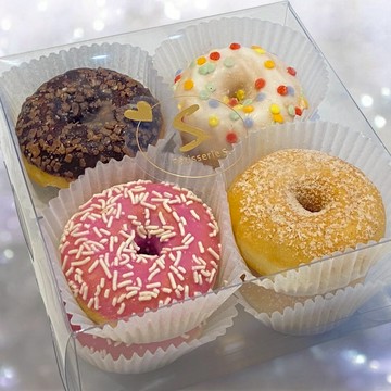 🚚快速出貨🚚 HAPPY NEW YEAR!【甜盒子Pâtisserie S.】8入繽紛甜甜圈巴黎鐵塔盒