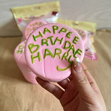 海格蛋糕慢回彈🎂一按一個坑 油潤濕軟 squishy 嘻嘻愛玩慢回彈