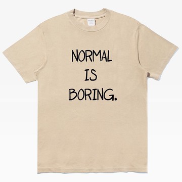 Normal is Boring 中性短袖T恤 卡其色 文字禮物文青夏日穿搭快速