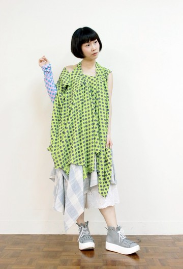 moi non plus 圓點拼接不對稱剪裁洋裝 - *後背蝴蝶結抓皺設計*