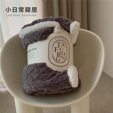 【小日常寢居】碳灰黑-雕花牛奶絨x羊羔絨雙面毛毯150x200cm 沙發毯/保暖毯/午睡毯/空調毯(限2件超取)隔日到貨