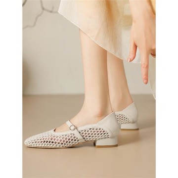 大碼低跟涼鞋女41一43夏季鏤空包頭百搭粗跟女鞋新款一字帶單鞋40