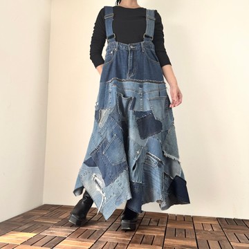 升級再造二手丹寧，獨一無二的拼接吊帶裙。手工改造丹寧、升級再造丹寧、丹寧重製。