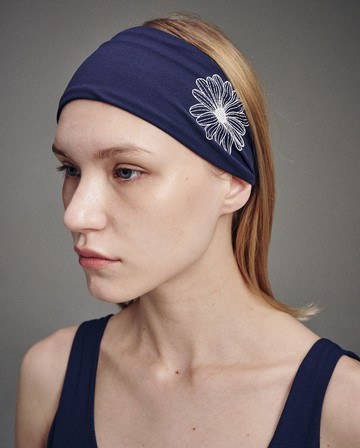 MARDI MERCREDI 經典雛菊髮帶 海軍藍色 象牙白花 運動 舒適 BEURRE ULTIMATE COMFORTWIDE HEADBAND THEFLOWER