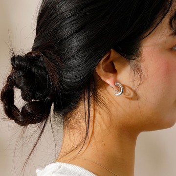 flat moon grand loop-fit earring SV Grand Loop Fit 耳環 不易疼痛 耳環 無鎳 銀色  ર tentativas