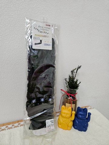 幸福買取??ARM COVER Collection UV防曬袖套 60cm 夏日開車、騎車冷氣房-幾何黑色
