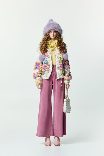 櫻花粉牛仔寬褲