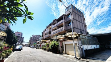 專約！鳥松大華國小稀有臨路邊間大面寬庭園雙車墅｜高雄市鳥松區大昌路