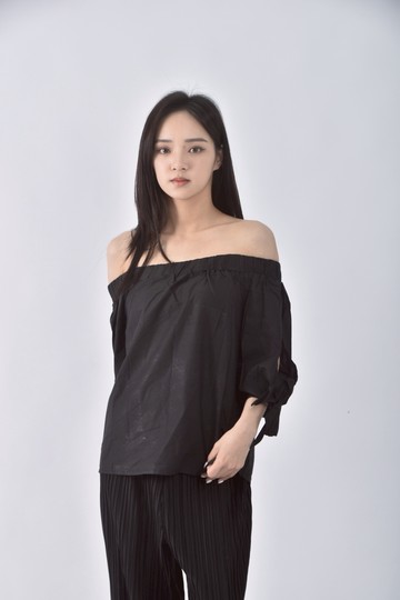 (S) sys一字領黑色上衣