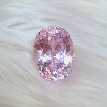 天然墊形紫鋰輝石尺寸 10×14 毫米共 8.95 克拉