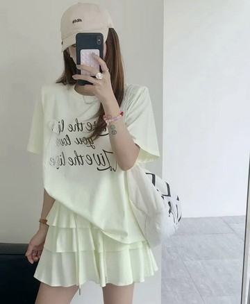 VIVILIAN休閒字母拼蕾絲T恤+百褶裙套裝