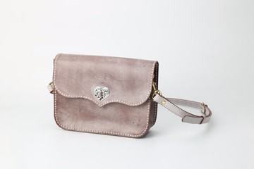 【客订版】心形拧扣马鞍包